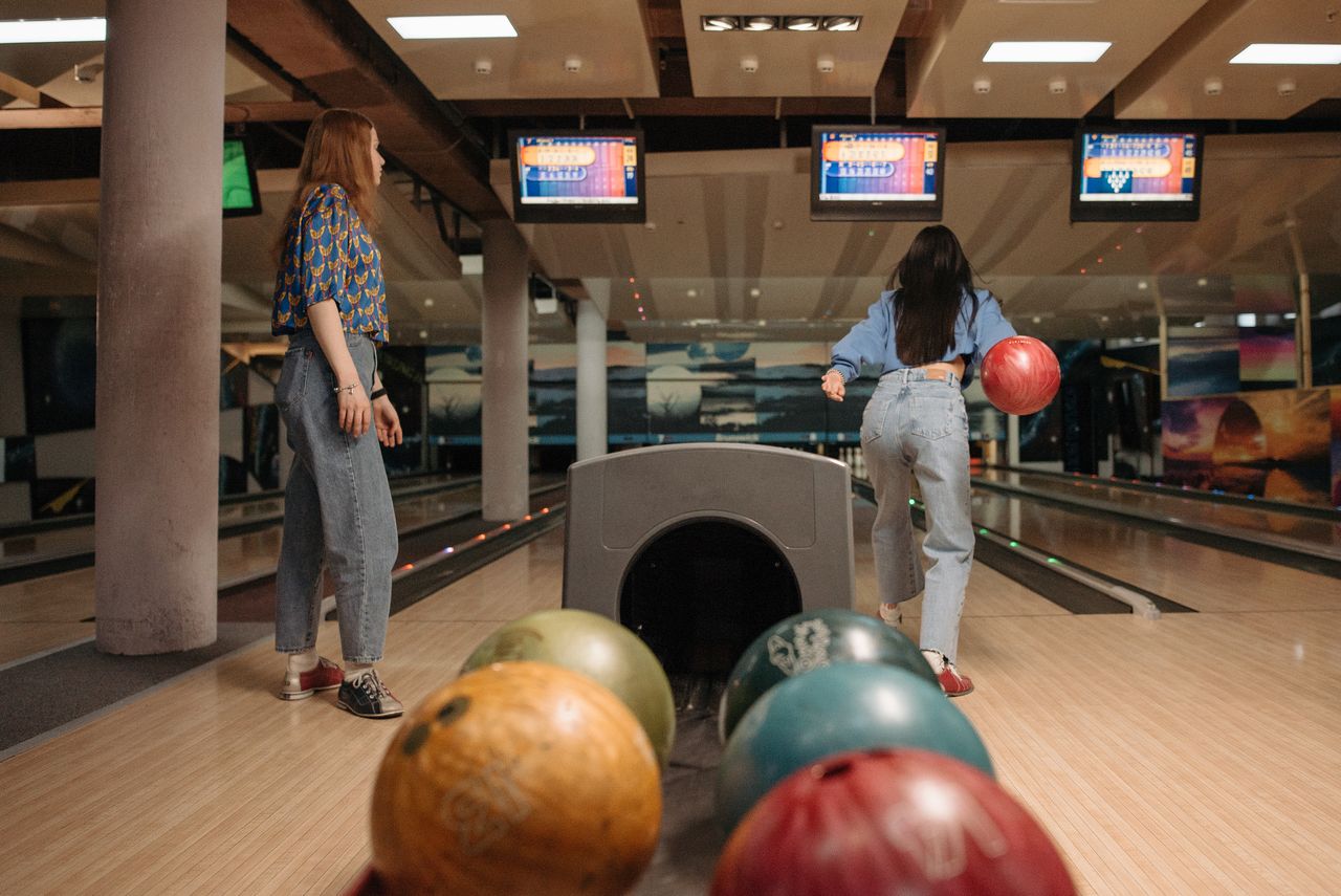 Pista de bolos iluminada